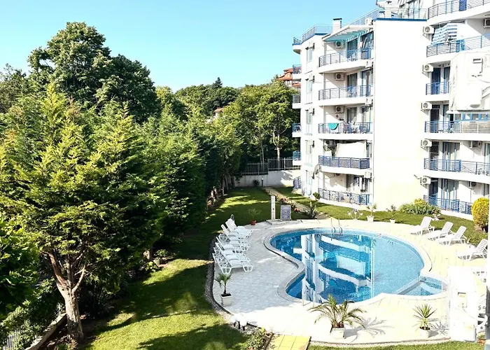 Sunny Paradise Apartment *